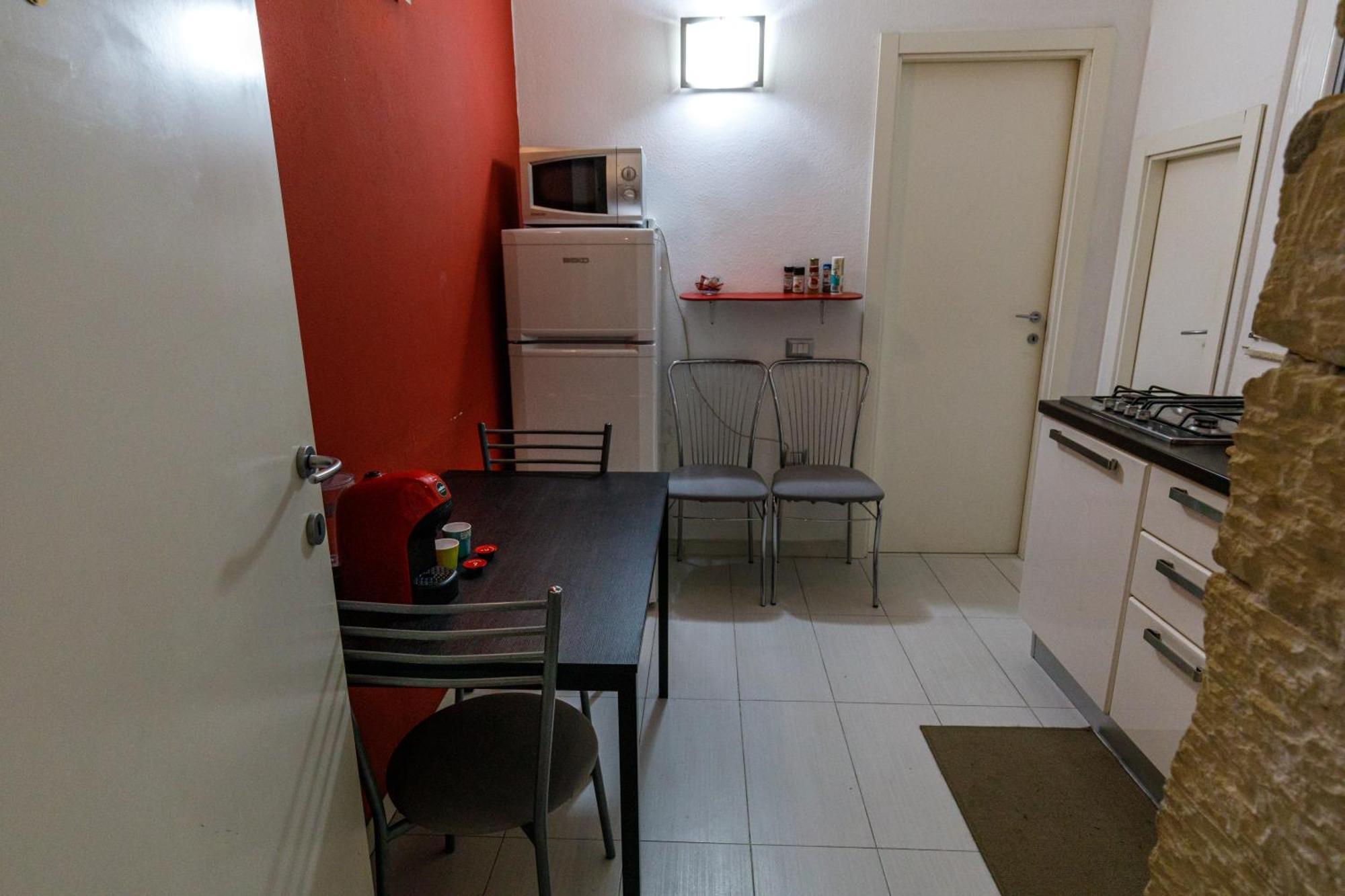 Onlyrooms II - Old Town & Typical Food Κάλιαρι Δωμάτιο φωτογραφία