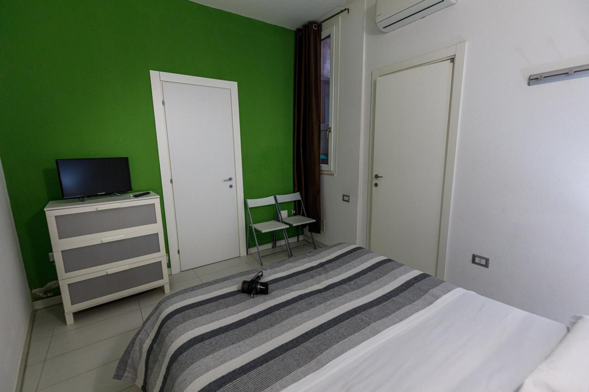Onlyrooms II - Old Town & Typical Food Κάλιαρι Δωμάτιο φωτογραφία