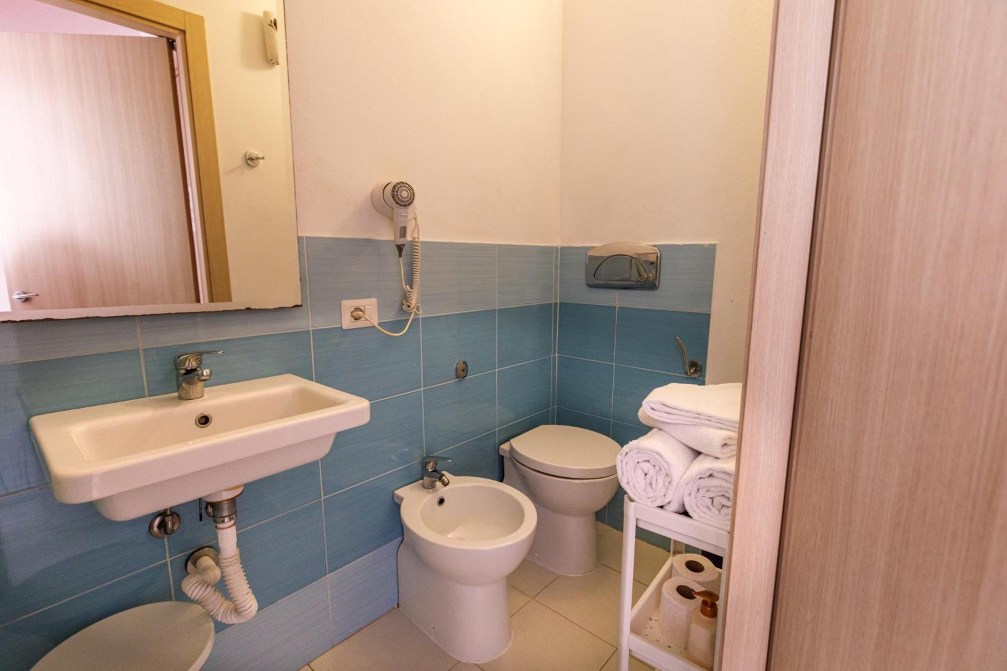 Onlyrooms II - Old Town & Typical Food Κάλιαρι Δωμάτιο φωτογραφία