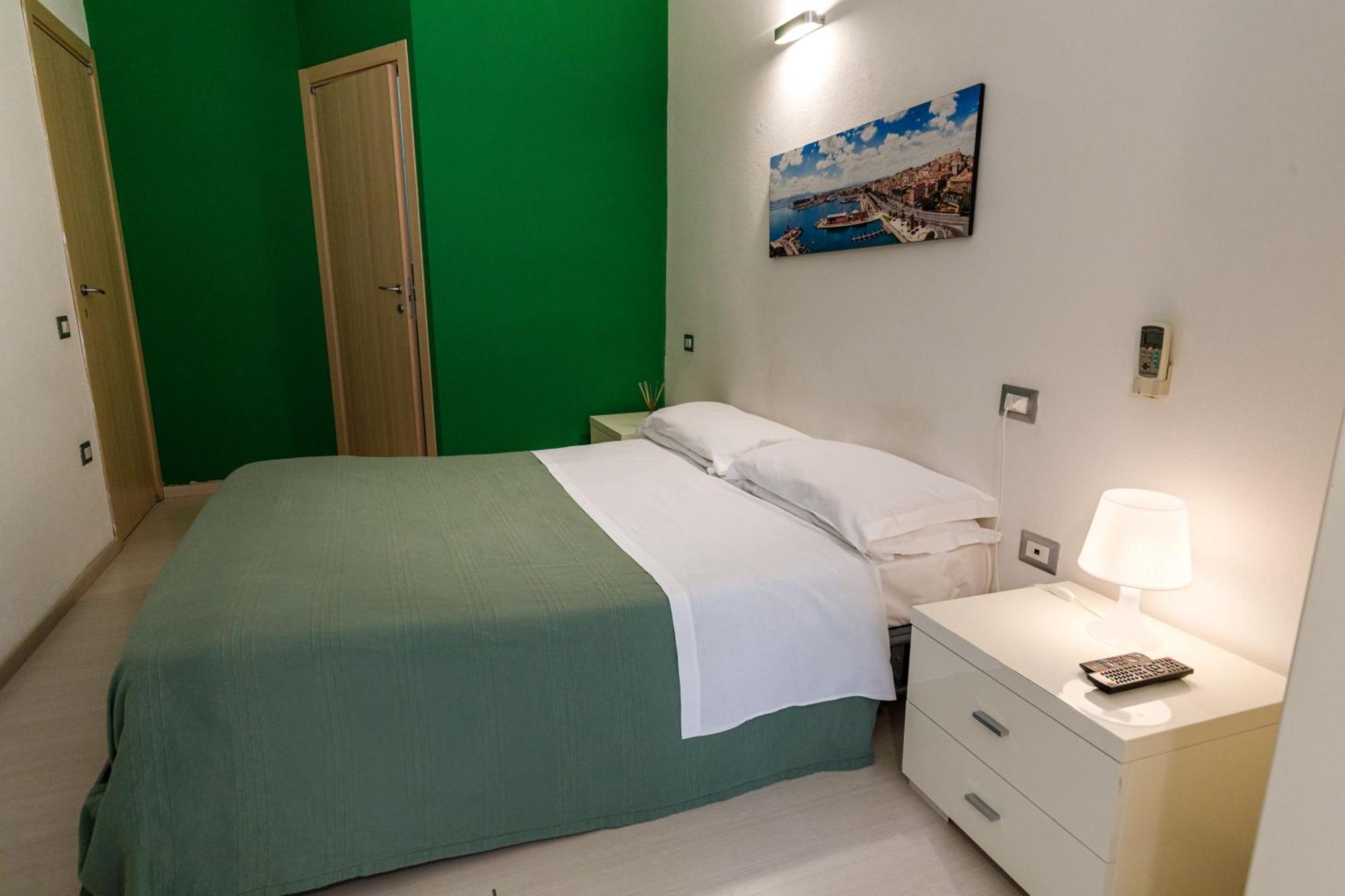 Onlyrooms II - Old Town & Typical Food Κάλιαρι Δωμάτιο φωτογραφία